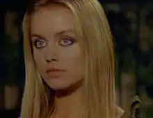 Gloria Guida en el cine La liceale (1975).