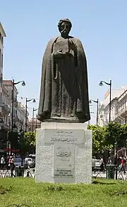 Estatua de Ibn Khaldoun en Túniz.