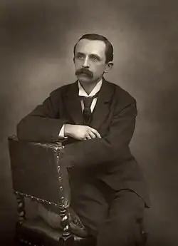 O escritor escocés J. M. Barrie.