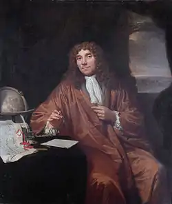 Antón Van Leeuwenhoek, comerciant y cientifico neerlandés que va fer as primeras observacions de microorganismos.