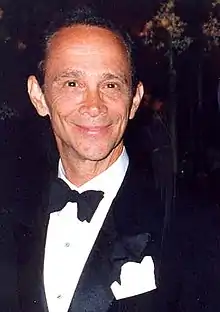 O actor, cantaire y bailarín estausunidense Joel Grey, en una imachen de 1993.