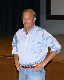 L'actor, productor, director, cantaire y musico estausunidense Kevin Costner, en una imachen de 2003.