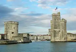 As torres medievals d'esfensa d'o puerto de La Rochelle