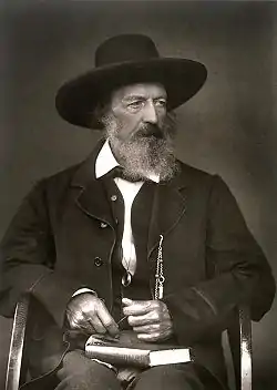 O poeta britanico Alfred Tennyson, en una fotografía de Julia Margaret Cameron.