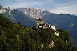 O castiello de Vaduz, situato dencima d'a ciudat de Vaduz