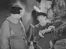 Stan Laurel (a dreita) y Oliver Hardy (a ezquierda) en 1934, en una escena d'a cinta Babes in Toyland.