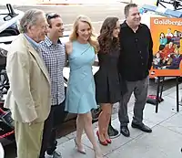 L'actor estausunidense Jeff Garlin en a dreita d'a imachen.