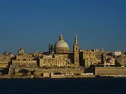 Anvista de Valletta dende a mar