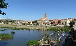 Anvista de Tordómar dende o río Arlanza