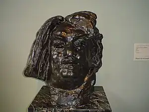 The Colossal Head of أونوريه دي بلزاك