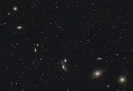 NGC 4402 مع سلسلة ماركاريان.