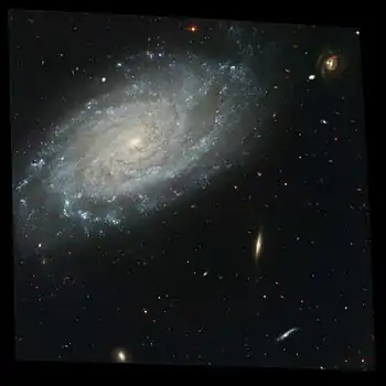 صورة ألتقطتها الكاميرا ACS  للمجرة    NGC 3370  في عام 2002. الصورة تـٌظهر المشاهدة الأخيرة التي تم التقاطها باستخدام الكاميرا المتقدمة ACS  بنية أذرع حلزونية معقدة مع مناطق ساخنة لتشكيل نجوم جديدة