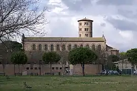 كنيسة القديس أبوليناريس (القرن السادس) في رافينا.