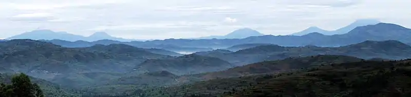 بانورامية لجبال فيرونجا البركانية من دولة راوندا.