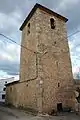 Detalle de la torre-campanariu de la ilesia parroquial de Ntra. Sra. de l'Asunción en Alcalá de la Vega (Cuenca).