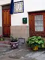 Casa natal de Francisco Candel Tortajada en Casasaltas (Valencia), con detalle de la placa puesta na so fachada.