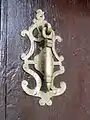 Detalle de picaporte na puerta d'una casa de Vallanca (Valencia).