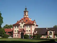 Puerta del Palaciu de Altshausen, actual residencia del xefe de la Casa de Württemberg