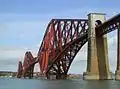 Ponte de Forth, nel fiordu de Forth, cerca d'Edimburgu, completáu en 1899.