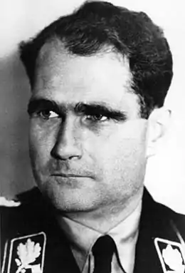 Rudolf Hess, Reichsleiter ente 1933 y 1941 y secretariu de Hitler (Stellvertreter des Führers) ente 1933 y 1941.