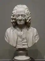 Bustu:Voltaire por Jean-Antoine Houdon.