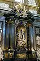 El llamáu altar de San Ignacio na ilesia del Gesù en Roma, «unu de los más luxosos altares y retablos de tola cristiandá». La estatua orixinal de San Ignacio yera de plata macizo.