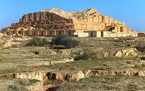 Ruines del ziggurat denomináu Dur-Untash o Choqa zanbil (Susa).