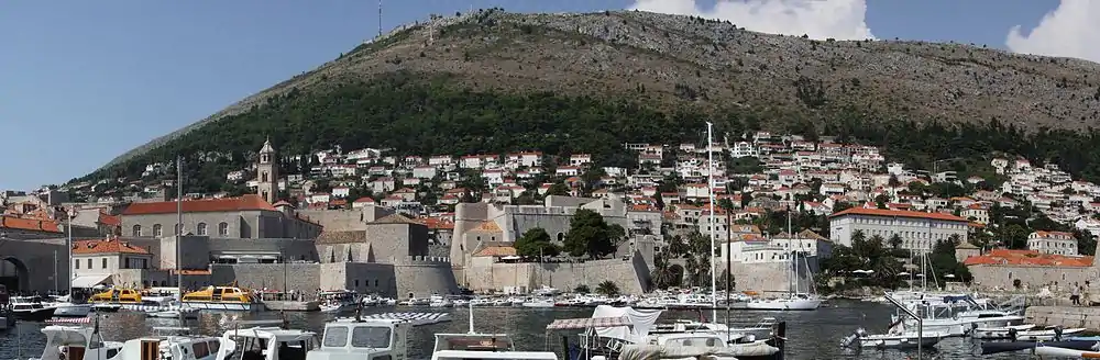 Panorama de la vieya badea de Dubrovnik.