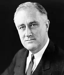 Franklin D. Roosevelt, presidente de los Estaos Xuníos. Escuela de Lleis.