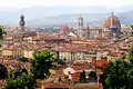 Vista de Florencia. Il Duomo compite n'altor con la Signoría. Tamién destaquen les torres de Badia Fiorentina, Palazzo Bargello y San Miniato al Monte.