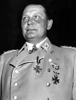 Hermann Göring, comandante en xefe de les Sturmabteilung (Oberster SA-Führer) nos periodos 1921-1922 y 1934-1945 y comandante de la Luftwaffe ente 1930 y 1945.