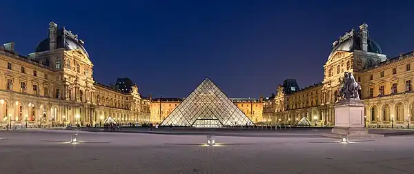 Pirámide del Muséu del Louvre, París