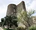 Torre de la doncella -"Walled City of Baku with the Shirvanshah's Palace and Maiden Tower". Unesco.org. Fonte citada en - (Qız Qalası o Giz Galasi) de Bakú.