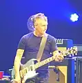 Mike McCreadyGuitarra solista, coro.