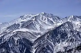 Vista del monte Munko Sardyk nos Montes Sayanes - República de Buriatia, Rusia