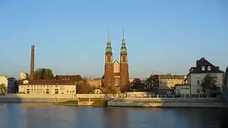 La catedral de Opole frente al ríu