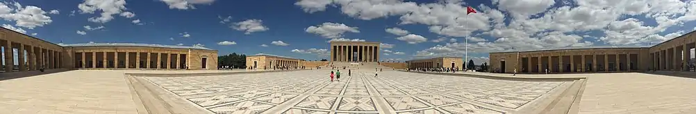 El muséu Anıtkabir ta asitiáu nuna llomba onde ta'l mausoléu del Mustafa Kemal Atatürk, fundador de la República de Turquía.