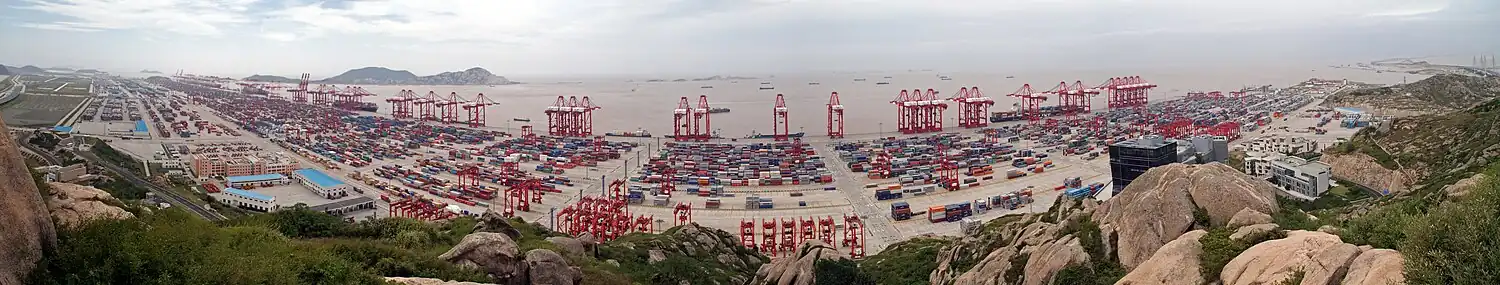 Panorámica del muelle Yangshan de gran caláu.