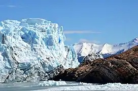 Seición del glaciar tomada dende un bote. Añu 2012.