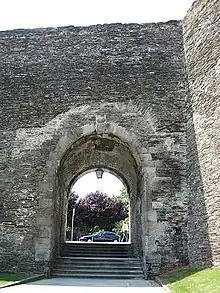 Puerte na muria romana de Lugo, na plaza de Ferrol