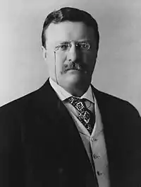 Theodore Roosevelt, presidente de los Estaos Xuníos y Premiu Nobel de la Paz. Escuela de Lleis.