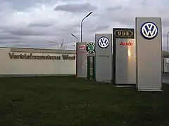 Centru de distribución del Grupu Volkswagen n'Alemaña, con SEAT a la fin.