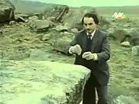 Çingiz Mehdiyev qavaldaşda ifa edərkən.