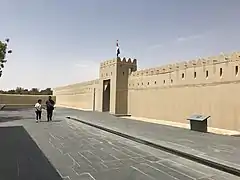 Qasr Al Muvaiji, Əbu-Dabinin keçmiş hökmdarı və BƏƏ prezidenti Şeyx Xəlifə ibn Zayed Əl Nəhayanın doğulduğu yer və atası Şeyx Zayidin keçmiş evi