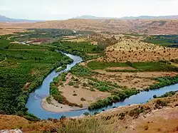 Böyük Zab çayının İraq Kürdüstanının Ərbil şəhərinə düşən hissəsinin mənzərəsi.