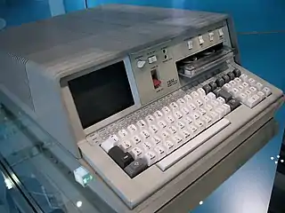 IBM 5100 (vizual romanda IBN 5100 adından istifadə olunur) — SERN-in şifrələnmiş fayllarını sındırmaq üçün Daruya lazım olan cihaz.