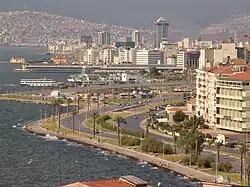 Ege Bölgesi'nin en kalabalık ili İzmir.