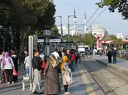 Yerüstü metrostansiya tramvay xətti