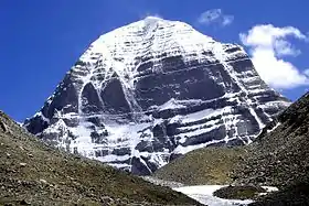 Tibet yaylasının cənubunda yerləşən Kaylas dağı