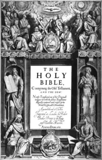 «İcazə verilmiş versiya» tərcüməsinin 1611-ci ildə Kornelis Boel tərəfindən çap edilmiş birinci buraxılışının başlıq səhifəsi. Burada, həvari Pyotr və Pavel, mərkəzi mətnin üzərində əyləşdiriliblər. Onların yanlarında Musa və Aaron dayanır. Səhifənin dörd küncündə dörd yevangeliyanın müəllifləri Matfey, Mark, Luka və İohann simvolik heyvanları ilə əyləşdirilmişdir. Qalanları Pyotr və Pavelin ətrafında dayanan Həvarilərdir (İuda uzaqlara baxır). Səhifənin ən yuxarısında ivrit diakritik işarələri ilə "יְהֹוָה" – Tetraqrammaton yazısı yazılmışdır.